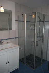 Del af en gammel herregård med en stor svømmedam ved grænsetrekanten B, NL, D - Image 2