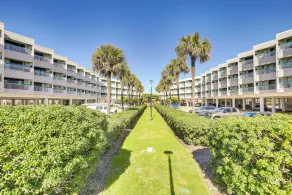 Galveston beach front and ocean views at Casa Del Mar - Image 5