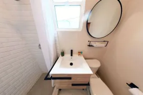 Modern Stay, Full Kitchen, 1 Block From The Beach. - Image 3