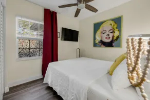 Private Rooms at Miami Centrally Located with free Parking - Image 3