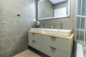 Premium 2BR & 1LR Apt with Skyline View - Image 5