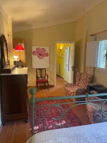 Petite maison dans le bois avec piscine - Image 4