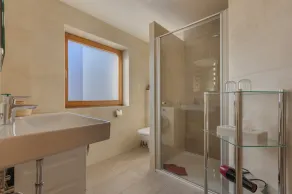 Grande casa per le vacanze per un massimo di 18 persone con una zona soggiorno e pranzo aperta - Image 3