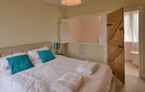 Finest Retreats - Fox and Hare - Image 2