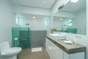 Modern Villa with Ocean view - Image 2