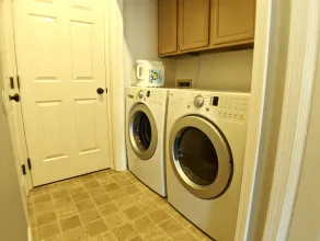Vibrant & Inviting 3 BR Home near The Village! - Image 2