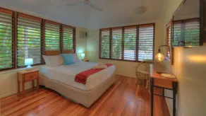 Lemonade - Renovated Alma Bay island home with entertaining deck and private tropical pool - Image 4