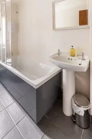 LOCATION! LOCATION! LOCATION! Free Residents Parking!\nLicense/planning granted!! - Image 2