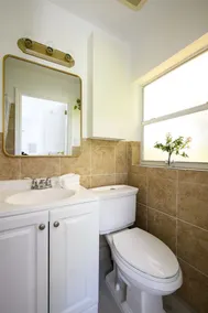 Bright & Comfortable Apt in Victoria Park - Image 2