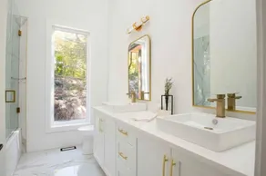 WoodLake Retreat – High-Speed Comfort, Cozy Sauna, Timeless Views - Image 5