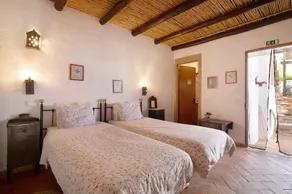Holiday Home 'Casa da Tita - Apartamento Palheiro' with Mountain View, Pool, A/C & Wi-Fi - Image 3