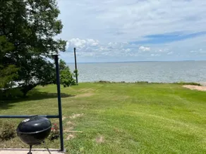 Quiet cottage on the water at Lake Livingston - Image 3