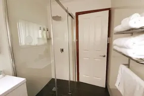 Stylish House 10min walk to University with Parking - Image 4