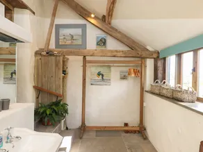 THE BYRE, romantic, character holiday cottage in Great Torrington - Image 2