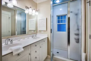 Chic All Suite Condo on Cerulean Park and 1 Minute to Beach Club - Image 5
