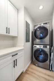 Clean & Centrally located to Busch Gardens USF Tampa Zoo Family & Pet Friendly - Image 2