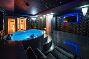 Luxury holiday villa, pool, sauna, jacuzzi - Image 2