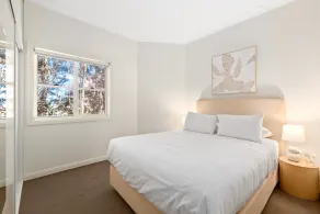 Bright 3-Bed Apartment Near Coogee Beach - Image 4