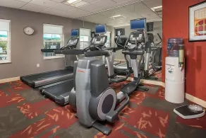 Modern Convenience Meets Comfort in Charleston! Pool, Pets are Allowed Here - Image 2