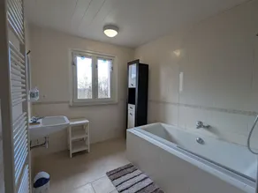 Charming Mountain Cottage with Fireplace, Veranda, Garage, and WiFi in Peaceful Setting - Image 3