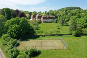 Apartment in baroque castle built in 1608 with large garden, lake and tennis court - Image 2