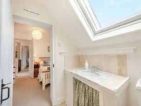3 bedroom accommodation in Solva - Image 3