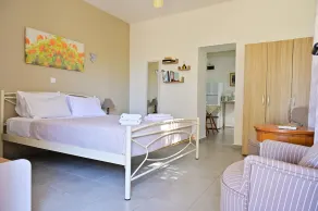 The Papas House on the Hill - Image 3