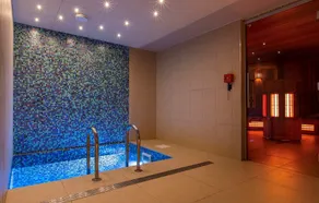 Appart dans les montagnes avec balcon et terrasse et cheminée | Accès piscine - Image 4