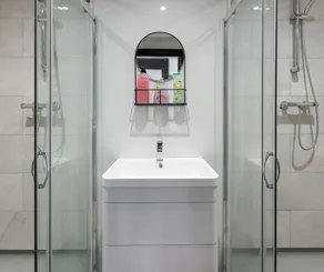 Luxury Mirror Party Pad with 4 Bedrooms! - Image 3
