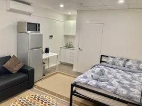 Cronulla CBD Studio Apartment, Minutes to Beach - Image 5