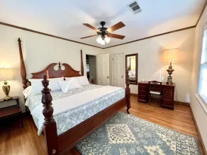 Classy home w/ deck & fenced yard only 2 blocks from the fairgrounds!! - Image 5