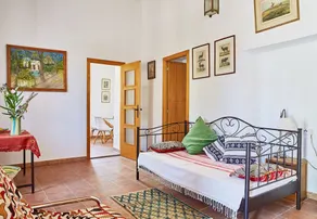 Rural escape with mountain views - Image 5