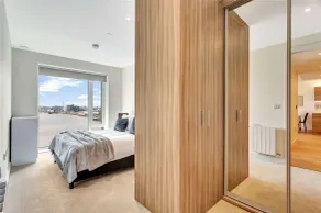 Luxury riverside apartment- directly overlooking river - Image 3
