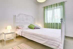 Modern apartment with BBQ, sea view, WiFi - Image 4