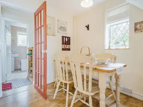 3 bedroom accommodation in Reedham - Image 2