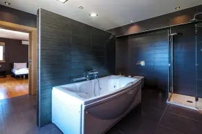 Family friendly ★Jacuzzi★850mt to the beach & Tavernas★Private Heated pool - Image 2
