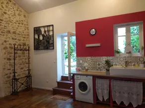Appartement rouge avec jardin - Image 2