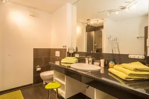 Apartamento 'Jasmin' com grande terraço e vista para o jardim de flores cuidadosamente tratado - Image 3
