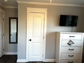 SC Farmstead Cottage with modern amenities, farm views, and equine visitors - Image 2