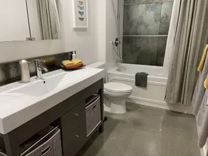 Ocean View White Rock Modern 2 Bedroom. 1 min walk to beach! BC & City licensed. - Image 3