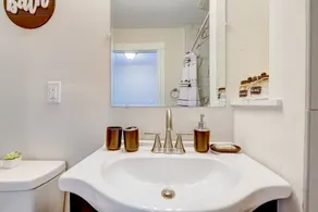 Monroe24 · BrickStone Lodge-Modern King Suite near Main St-C - Image 4