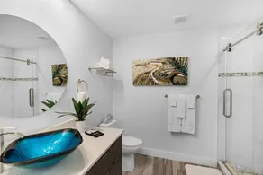 Studio King Condo Sum - Image 5