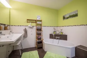 Charming Apartment “Lausbub” with Wi-Fi, Terrace & Garden - Image 4