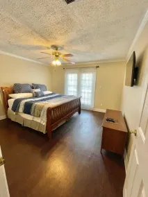 Beautiful fully furnished lakefront house - Image 5
