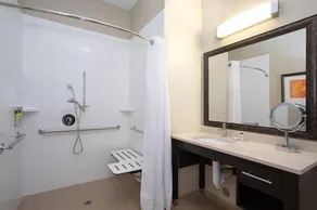 Hearing Accessible Queen Studio | Tillgång till pool + GRATIS daglig frukost ingår - Image 4