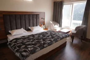 The Oak & Lake View Resort  - Image 4