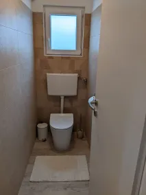 Hus ved søen med to terrasser - Image 4