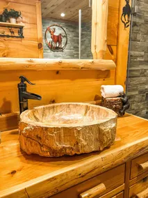 Luxury Spa Cabin by the Creek w Hot Tub, Luxury Spa Cabin by the Creek w/ Hot Tub - Image 5