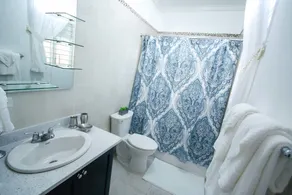 Cattleya's Kingsway Suite - Image 2
