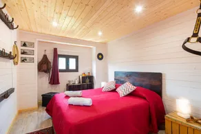 Holiday Home with Wi-Fi, Air Conditioning, Garden and Jacuzzi - Image 5